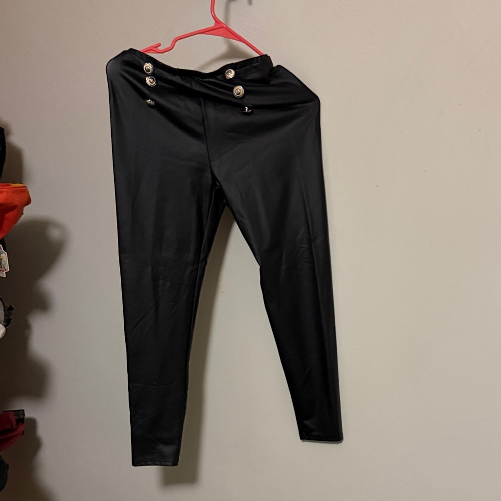 Black Button-Accent Leggings with free crop top
